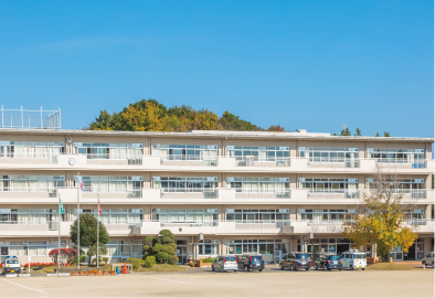 愛宕中学校（徒歩9分／約940m）